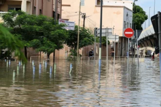 La rentrée scolaire 2026-2027 est reportée au lundi 12 octobre sur l’ensemble du territoire sénégalais. Initialement prévue le 7 octobre, la reprise des cours a été repoussée en raison des fortes pluies qui ont affecté plusieurs régions du pays
