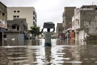 De fortes pluies ont durement frappé Dakar et plusieurs régions du Sénégal dimanche 4 octobre 2026, provoquant des inondations, des dégâts matériels et des pertes en vies humaines.